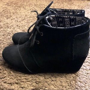 TOMS wedges